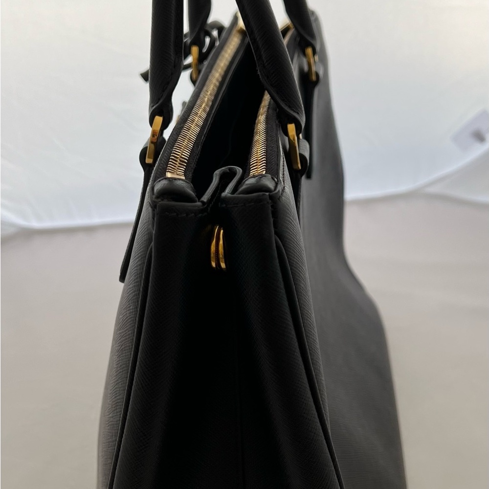 Large Prada Galleria Saffiano Black Leather Bag - Picture 2 of 16